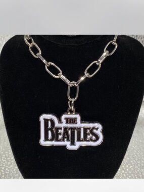 *** The Beatles  ^^^ Pendant Necklace  \ Collectors *^* Apple ***